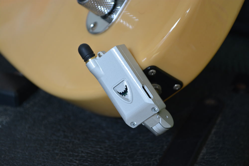 Classic Wireless Guitar transmitter in Gibson Les Paul